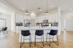 Fridge, microwave, oven, stovetop - Quiet Dog-Friendly Desert Getaway w/ Private Pool, Spa & Mountain Views (Palm Desert)