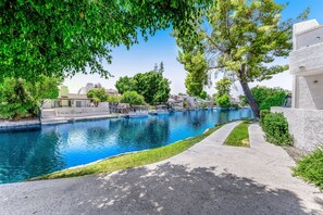Pool - Wonderful waterfront condo with pool, private balcony & fast WiFi - dog-friendly (Tempe)