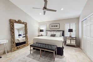 3 bedrooms, desk, iron/ironing board, free WiFi - High-end home with private pool, enclosed yard, pizza oven & putting green (Scottsdale)