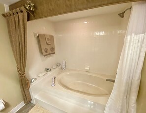 Shower, hair dryer, towels - Summer Fun!  Oceanfront 2BR/2BA Corner Condo – Stunning Views (Daytona Beach Shores)