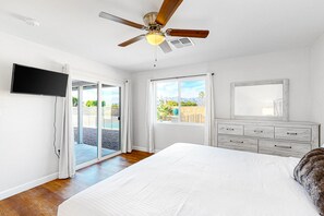 4 bedrooms, iron/ironing board, free WiFi, bed sheets - Dog-Friendly, Remodeled Home w/Large Patio, Private Pool, Fenced Yard, Gas Grill (Tucson)