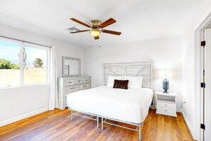 4 bedrooms, iron/ironing board, free WiFi, bed sheets - Dog-Friendly, Remodeled Home w/Large Patio, Private Pool, Fenced Yard, Gas Grill (Tucson)
