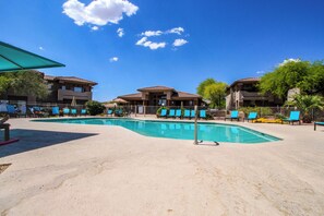 A heated pool - Comfortable condo with renovated kitchen, patio, pool, hot tub & fitness center (Oro Valley)