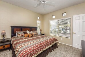 3 bedrooms, free WiFi, bed sheets - Comfortable condo with renovated kitchen, patio, pool, hot tub & fitness center (Oro Valley)
