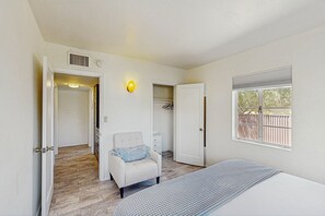 2 bedrooms, iron/ironing board, free WiFi, bed sheets - Stylish Sam Hughes Escape With Private Yard, Dogs OK & Free WiFi (Tucson)