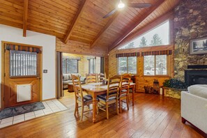 Dining - Cozy Home w/ private hot tub, deck, office space, & board games - dog-friendly (Munds Park)
