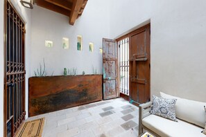 Interior - Delightful Desert Gem W/ High-Speed WiFi, Modern Art, & Balcony - Dogs Welcome (Tucson)