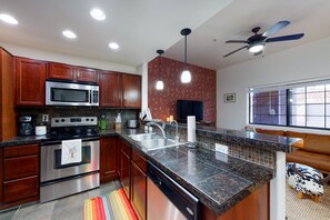 Fridge, microwave, oven, stovetop - Stylish Desert Gem W/Fast WiFi, Private Patio, Central A/C, and Shared Gas Grill (Tucson)