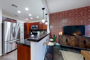 Coffee/tea maker, fridge, microwave, oven - Stylish Desert Gem W/Fast WiFi, Private Patio, Central A/C, and Shared Gas Grill (Tucson)