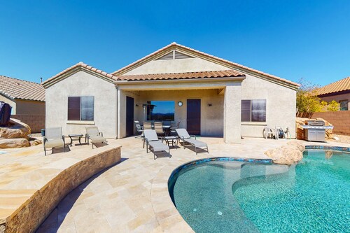 Snowbird-friendly home with fast WiFi, central AC, and private pool