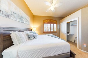 4 bedrooms, iron/ironing board, free WiFi, bed sheets - Snowbird-friendly home with fast WiFi, central AC, and private pool (Marana)
