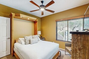 2 chambres, fer et planche à repasser, Wi-Fi gratuit, draps fournis