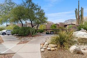 Property grounds - Snowbird-friendly condo w/shared heated outdoor pool, hot tub & tennis (Tucson)