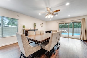 Dining - Dog-friendly home with enclosed yard, pool, putting green, grill, foosball, & AC (Scottsdale)