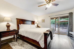 3 bedrooms, iron/ironing board, free WiFi, bed sheets - Dog-friendly home with enclosed yard, pool, putting green, grill, foosball, & AC (Scottsdale)