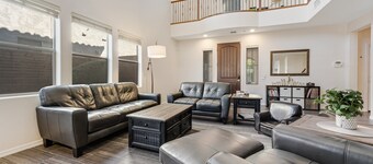 Well-located home with private pool, AC, fast WiFi & W/D - great for snowbirds