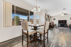 Dining - Well-located home with private pool, AC, fast WiFi & W/D - great for snowbirds (Peoria)