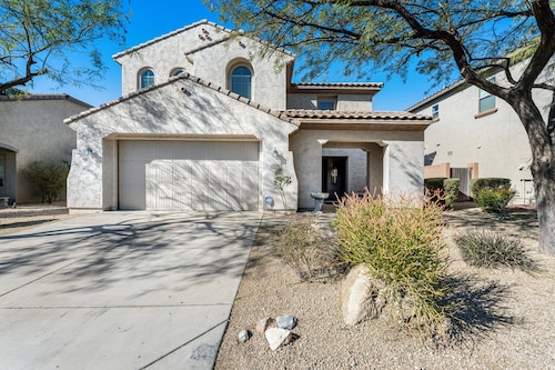 Well-located home with private pool, AC, fast WiFi & W/D - great for snowbirds