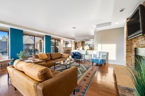 Smart TV - Inviting home with a private pool, fast WiFi, central A/C & a washer/dryer (Phoenix)