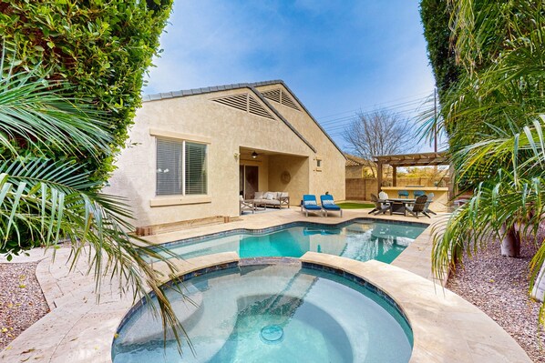 A heated pool - Luxurious home with private pool, spa, WiFi & central AC (Chandler)