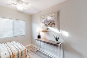 4 Schlafzimmer, Schreibtisch, Bügeleisen/Bügelbrett, kostenloses WLAN