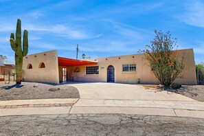 Exterior - Fun, Dog-Friendly Home w/ Game Room, Ping-Pong, Patio, Fast WiFi, & AC (Tucson)