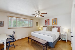 3 bedrooms, desk, iron/ironing board, free WiFi - Fun, Dog-Friendly Home w/ Game Room, Ping-Pong, Patio, Fast WiFi, & AC (Tucson)