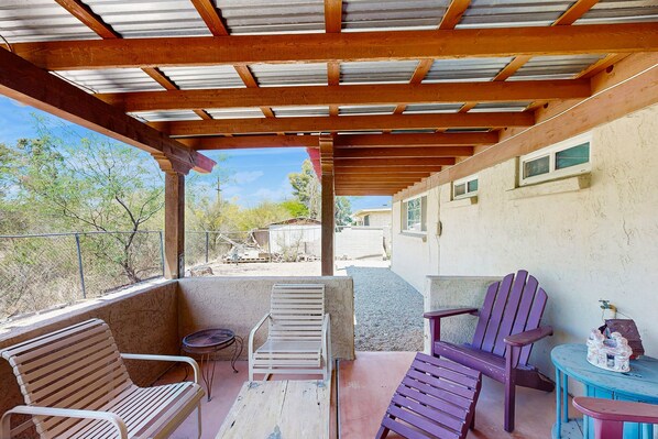 Terrace/patio - Fun, Dog-Friendly Home w/ Game Room, Ping-Pong, Patio, Fast WiFi, & AC (Tucson)