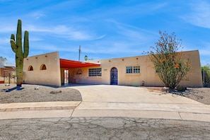 Exterior - Fun, Dog-Friendly Home w/ Game Room, Ping-Pong, Patio, Fast WiFi, & AC (Tucson)
