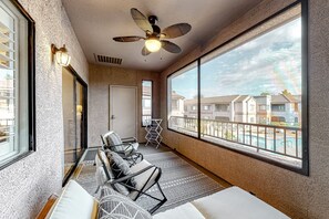 Property grounds - Modern Condo with Shared Pool/Hot Tub, High-Speed WiFi, Central AC, Private W/D (Scottsdale)