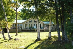 Exterior - Mapleview - Three Bedroom Cottage, Sleeps 12 (Cloyne)