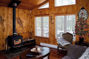 Interior - Mapleview - Three Bedroom Cottage, Sleeps 12 (Cloyne)