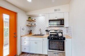 Fridge, microwave, oven, stovetop - Modern Dog-Friendly SW Retreat w/ Covered Parking & Pastries Delivered To You!!! (Tucson)