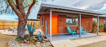 Modern Dog-Friendly SW Retreat w/ Covered Parking & Pastries Delivered To You!!!