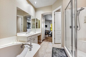 Shower, hair dryer, towels - Dog-friendly monthly rental with private backyard, grill, W/D - great location (Scottsdale)