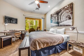 4 bedrooms, desk, free WiFi, bed sheets - Dog-friendly monthly rental with private backyard, grill, W/D - great location (Scottsdale)