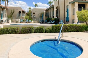 Pool - Classic condo with a balcony, washer/dryer, central AC, pool (Tucson)