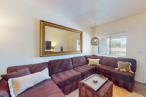 Smart TV - Classic condo with a balcony, washer/dryer, central AC, pool (Tucson)
