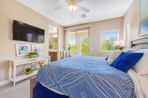 3 bedrooms, iron/ironing board, free WiFi, bed sheets - Spacious townhouse with fast WiFi, central AC, washer/dryer, pool, & hot tub (Mesa)