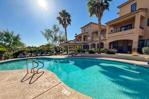 Pool - Spacious townhouse with fast WiFi, central AC, washer/dryer, pool, & hot tub (Mesa)