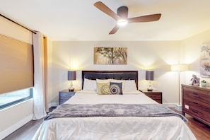 3 bedrooms, desk, iron/ironing board, travel cot - Sunny South Tempe gem with enclosed yard, covered lanai, grill, & washer/dryer (Tempe)