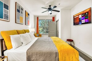 1 chambre, fer et planche à repasser, lit parapluie, accès Internet