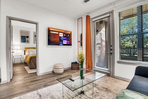 1 bedroom, iron/ironing board, travel cot, Internet - Cozy 1BR apartment in Frisco, Off of Dallas North Tollway. The Star! (Frisco)