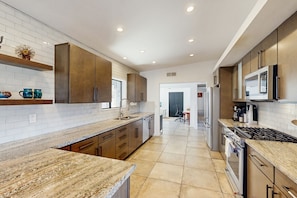A modern kitchen with granite countertops, stainless steel appliances, and wooden cabinets. - Gorgeous private home w/ private pool & hot tub, large yard & amazing views (Tucson)
