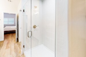 Shower, hair dryer, towels - Dog-friendly condo with pool, washer/dryer - riverwalk path to restaurants (Tucson)