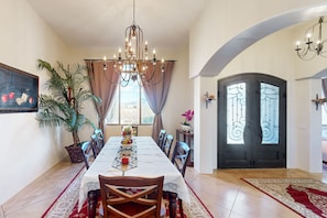Dining - Beautiful mountain view oasis with gourmet kitchen & community pool (Tucson)