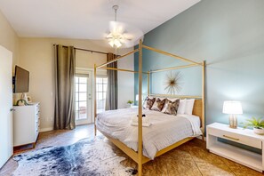3 bedrooms, iron/ironing board, travel crib, free WiFi - Desert Sun, Sparkling Pool, Hot Tub, Welcome to Your Scottsdale Oasis! (Scottsdale)