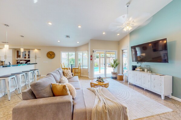 Smart TV, books - Desert Sun, Sparkling Pool, Hot Tub, Welcome to Your Scottsdale Oasis! (Scottsdale)