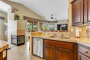 Fridge, microwave, oven, stovetop - Elegant dog-friendly home on the golf course with private pool & spa (Cathedral City)