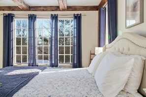 3 kamar tidur dan didekorasi berbeda-beda